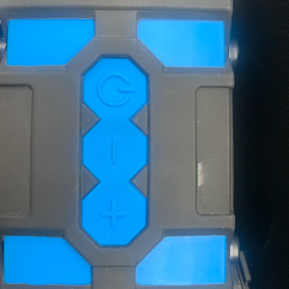 Altec Lansing Bluetooth speaker - Picture 2 of 3